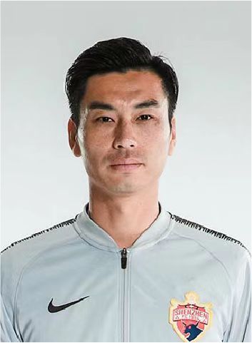 他揉捏她两乳不停呻吟小视频